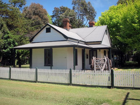 Lynden Cottage - Built 1884 In The Heart Of Town - Accommodation Bookings 0