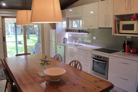 Lynden Cottage - Built 1884 In The Heart Of Town - Accommodation Bookings 3