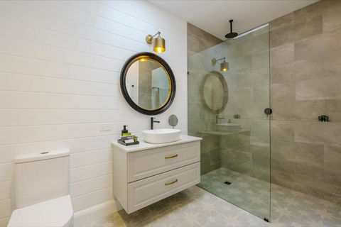 MAIN STREET RETREAT - King BRs, Comp Minibar, Breakfast Prov, Fireplaces - Accommodation Bookings 2