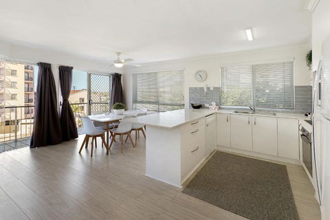 MAINSAIL8- MOOLOOLABA BEACH - Accommodation Bookings 2