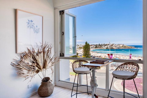 Majestic Beachfront - Accommodation Bookings 0