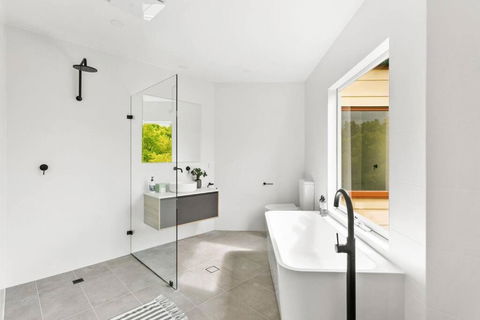 MANHATTAN STYLE 3 STORY LUXURY IN ST PETERS - Accommodation Bookings 3