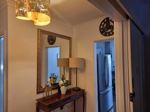 Master Bedroom In Shared House - Accommodation Bookings 0