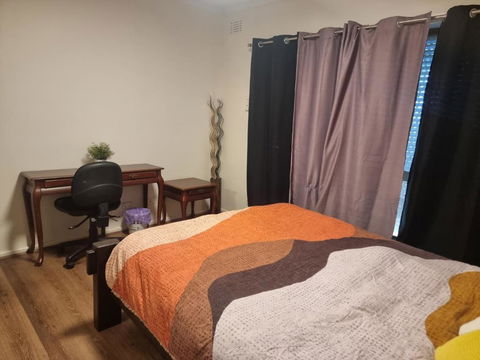 Master Bedroom In Shared House - Accommodation Bookings 3