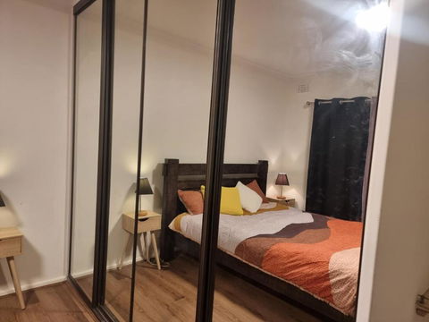 Master Bedroom In Shared House - Accommodation Bookings 2