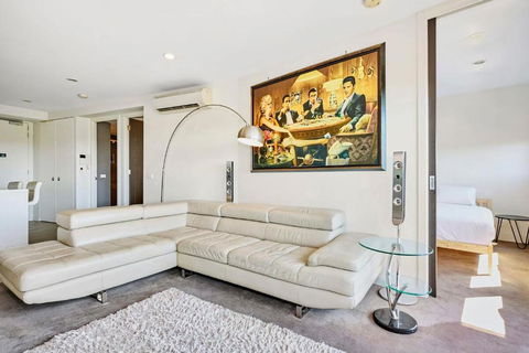 Maribyrnong Marvel Charm With Cityscape Bliss - Accommodation Bookings 1