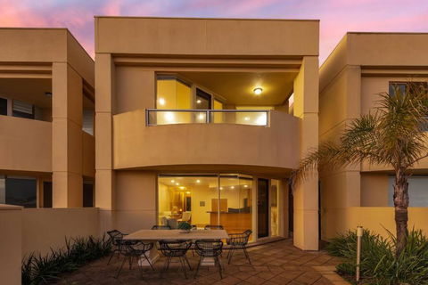 Marina House Next To Beach - Accommodation Bookings 2
