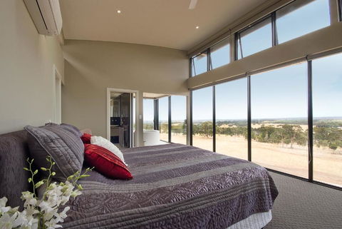 McLaren Eye - Accommodation Bookings 2