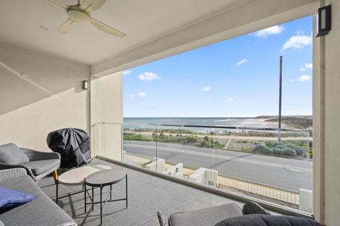 Meander - Port Noarlunga South - C21 SouthCoast Holidays - Accommodation Bookings 2