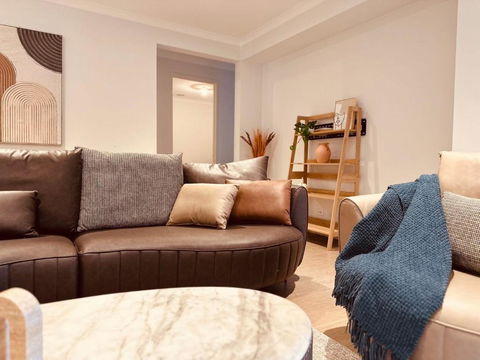 MEL-Point Cook Elegant Four-Bedroom House - Accommodation Bookings 3