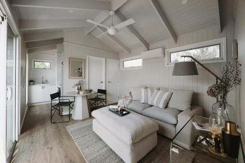 Mewburn Park Retreats - The Lakehouse - Accommodation Bookings 2