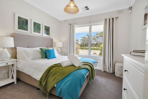Mid Century 4 Bedroom Getaway In Barossa Vineyard - Accommodation Bookings 1