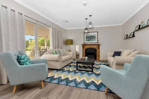 Mid Century 4 Bedroom Getaway In Barossa Vineyard - Accommodation Bookings 0