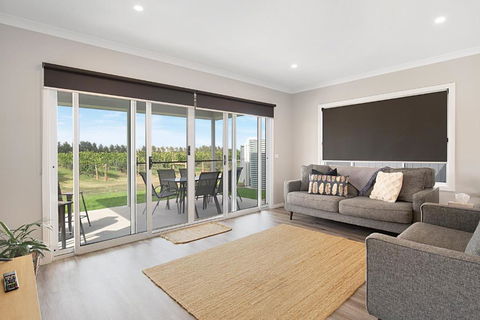 Milawa Vineyard Views - Guesthouse 1 - Accommodation Bookings 3