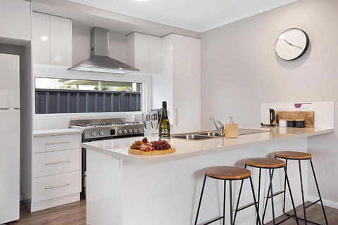Milawa Vineyard Views - Guesthouse 1 - Accommodation Bookings 0