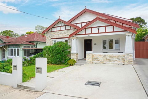 Mins To Mall Convenient 3 Beds Classic Charm Home - Accommodation Bookings 0