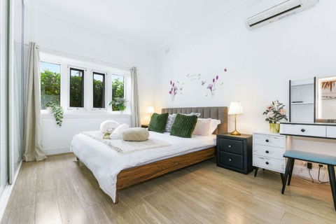 Mins To Mall Convenient 3 Beds Classic Charm Home - Accommodation Bookings 1