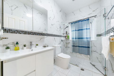 Mins To Mall Convenient 3 Beds Classic Charm Home - Accommodation Bookings 3