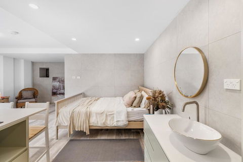 Modern Studio, Minutes To Ferry, City, CBD - Accommodation Bookings 2