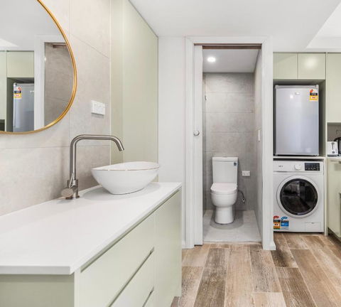 Modern Studio, Minutes To Ferry, City, CBD - Accommodation Bookings 3