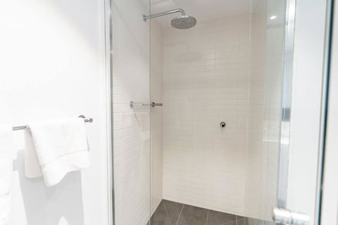 Modern 1 Bed Opposite Racecourse - Accommodation Bookings 3
