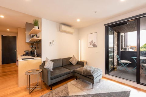 Modern 1 Bedroom Apartment In Brunswick East Near CBD - Accommodation Bookings 1