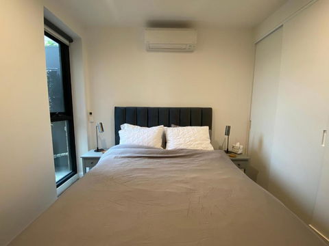 Modern 1 Bedroom Apartment In Brunswick East Near CBD - Accommodation Bookings 3