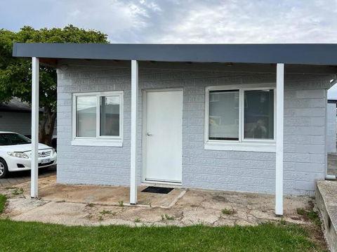 Modern 1 Bedroom Studio Free Parking Close To CBD - Accommodation Bookings 3
