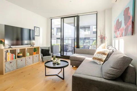 Modern 1BD ; Pool, Gym, Secure Underground Carpark - Accommodation Bookings 3