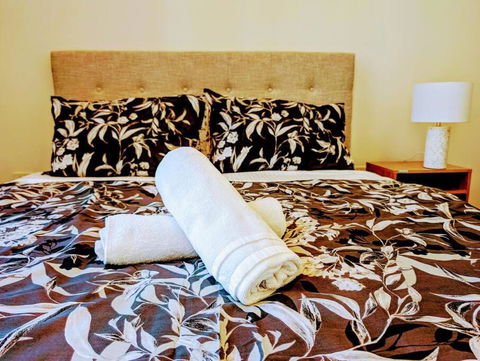 Modern 2 Bedroom Apartment Close To All Amenities! - Accommodation Bookings 3