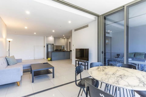 Modern 2B With Loft Bed Parking Central Mascot - Accommodation Bookings 0