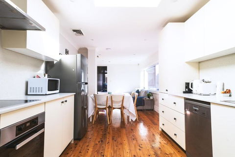 Modern 3 Bed Home In Tempe Near Airport City - Accommodation Bookings 1