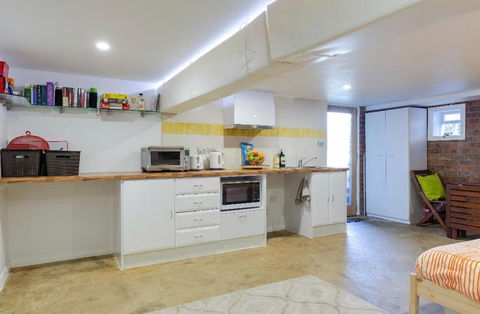 Modern & Homely Comfort - Accommodation Bookings 3