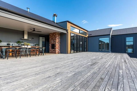 Modern Farmhouse - Accommodation Bookings 0