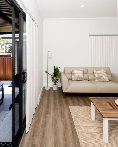 Modern Home In The Heart Of Bankstown - Accommodation Bookings 0