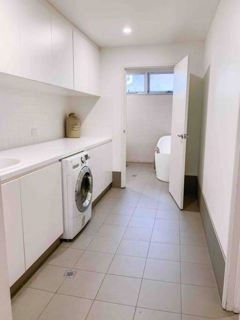 Modern House Close To CBD & Adelaide Oval - Accommodation Bookings 2