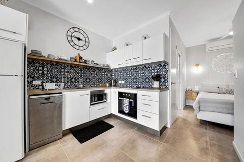 Modern Luxury Studio Apartment - Accommodation Bookings 0