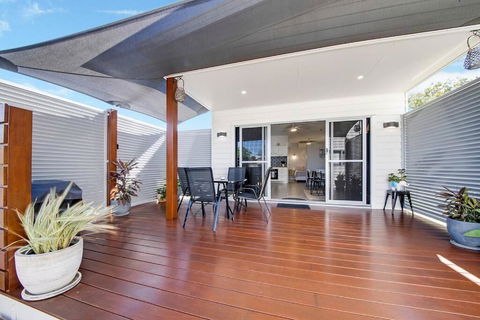 Modern Luxury Studio Apartment - Accommodation Bookings 3