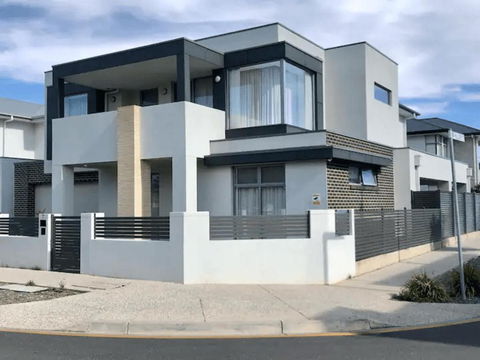 Modern Mansion In Lightsview By Host Solutions - Accommodation Bookings 0