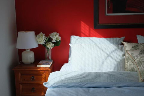 Modern Retro House Nr Airport 6Bedrooms Yard N Parking - Accommodation Bookings 2