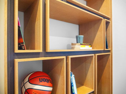 Modern Split Level 2Bed With Pool - Accommodation Bookings 3