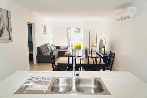 Modern Style Unit 2 Deer Park - Accommodation Bookings 1