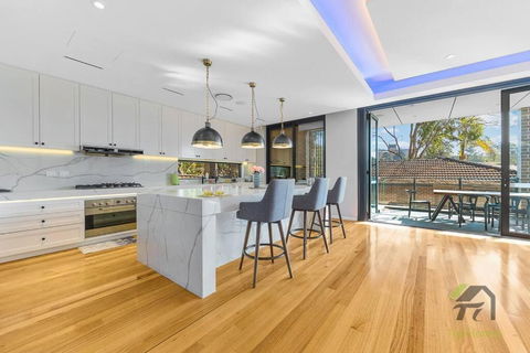 Modern Summer Palace In Epping - Accommodation Bookings 3
