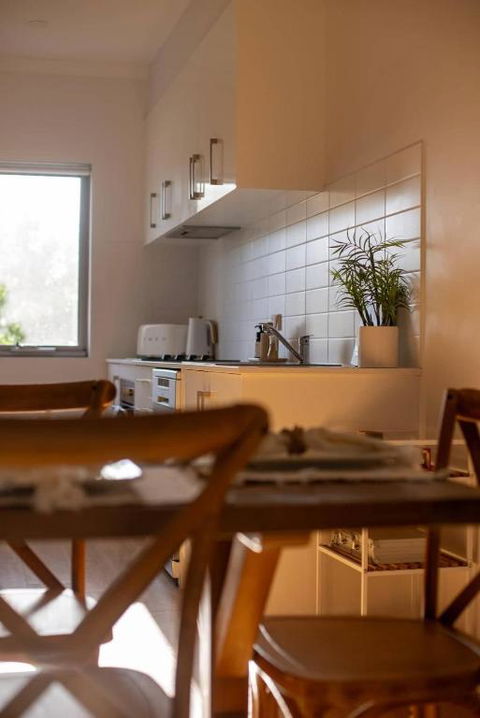 Modern Townhouse, Close To Beach - Accommodation Bookings 3