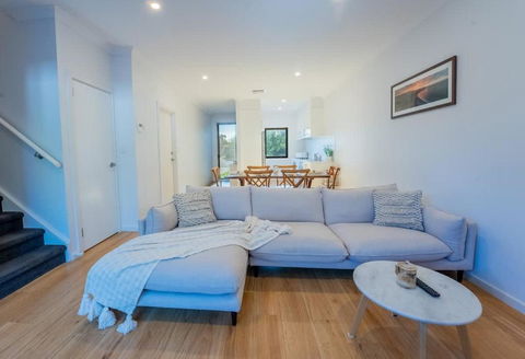 Modern Townhouse, Close To Beach - Accommodation Bookings 0