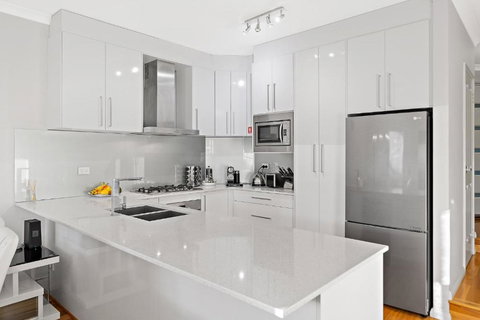 Modern Scarborough Townhouse - Accommodation Bookings 3