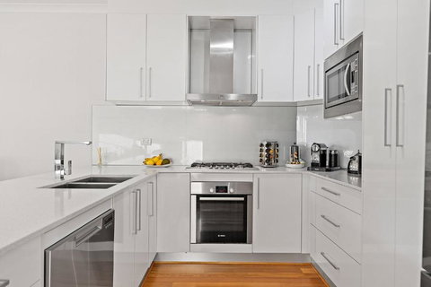 Modern Scarborough Townhouse - Accommodation Bookings 2