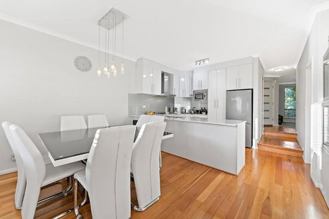 Modern Scarborough Townhouse - Accommodation Bookings 0