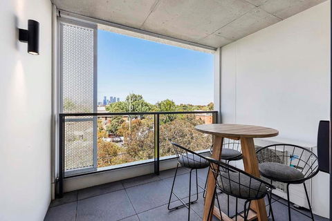 Modern Urban Retreat In Brunswick - Accommodation Bookings 1
