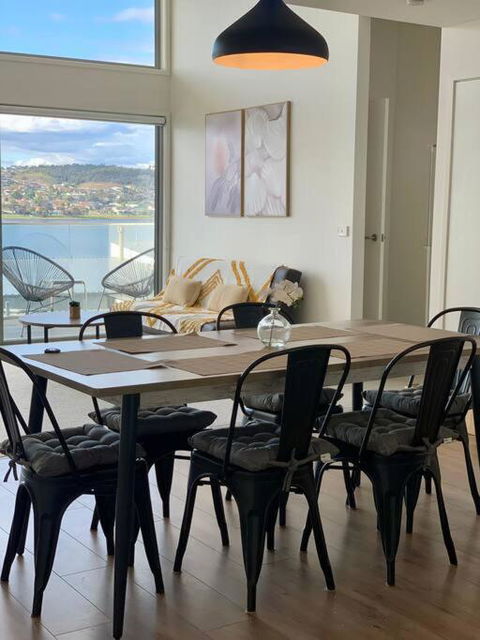 Modern Villa With Water View - Accommodation Bookings 0